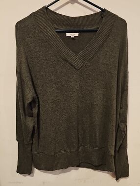 Maurices Womens Long Sleeve Medium Top. Black And Green Heathered Material. Soft